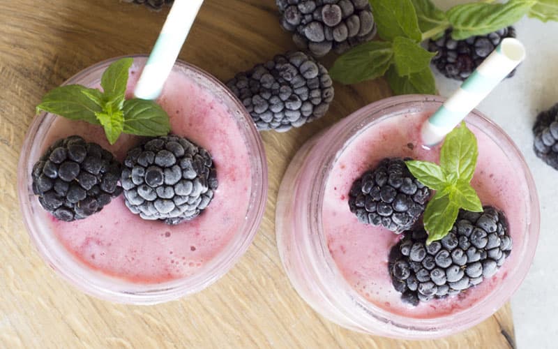 Recept Lahodné smoothie s ostružinami a banánem - nejsmoothie.cz