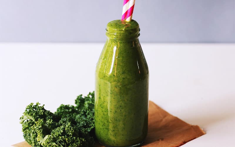 Recept Smoothie s řapíkatým celerem a kadeřávkem - nejsmoothie.cz